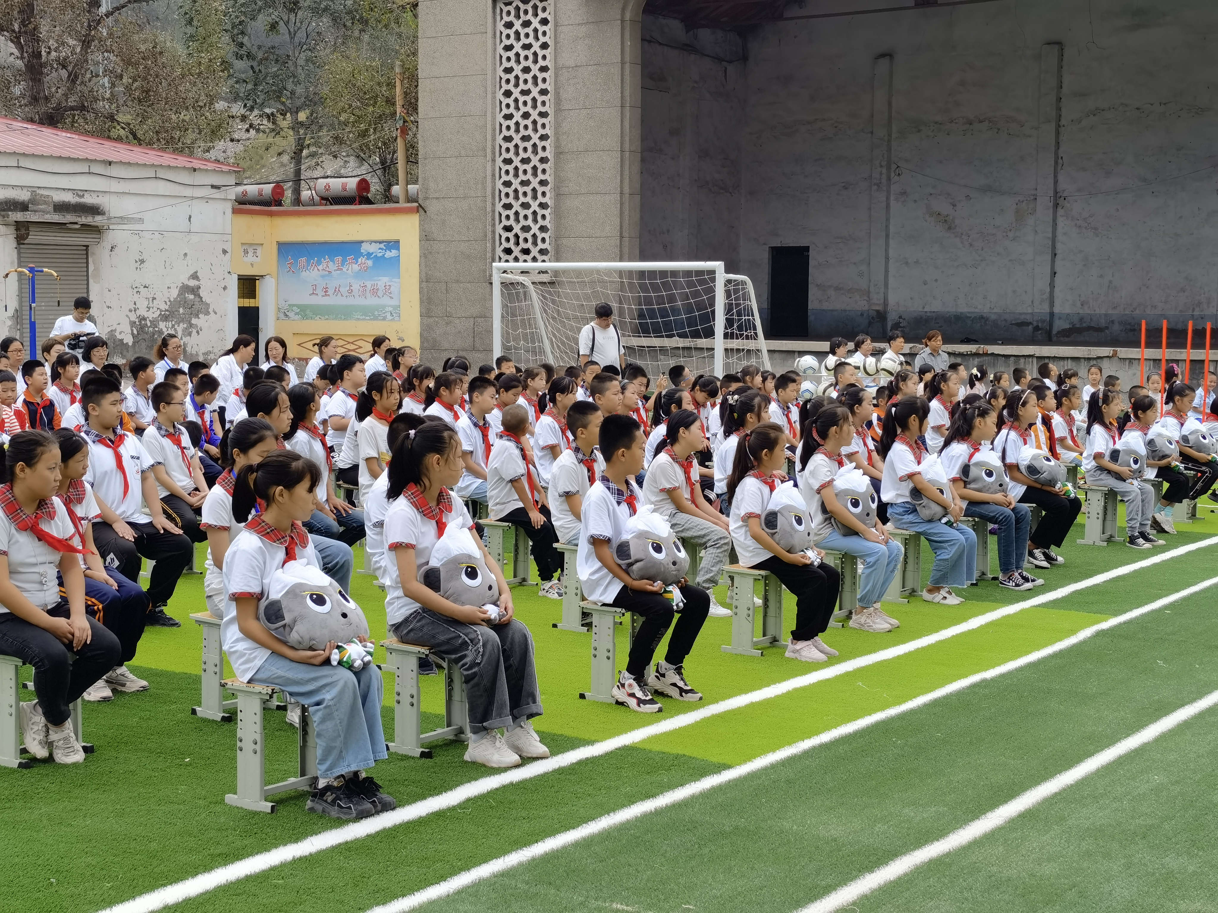 娘子关联校河滩学校足球场改建工程竣工仪式隆重举行