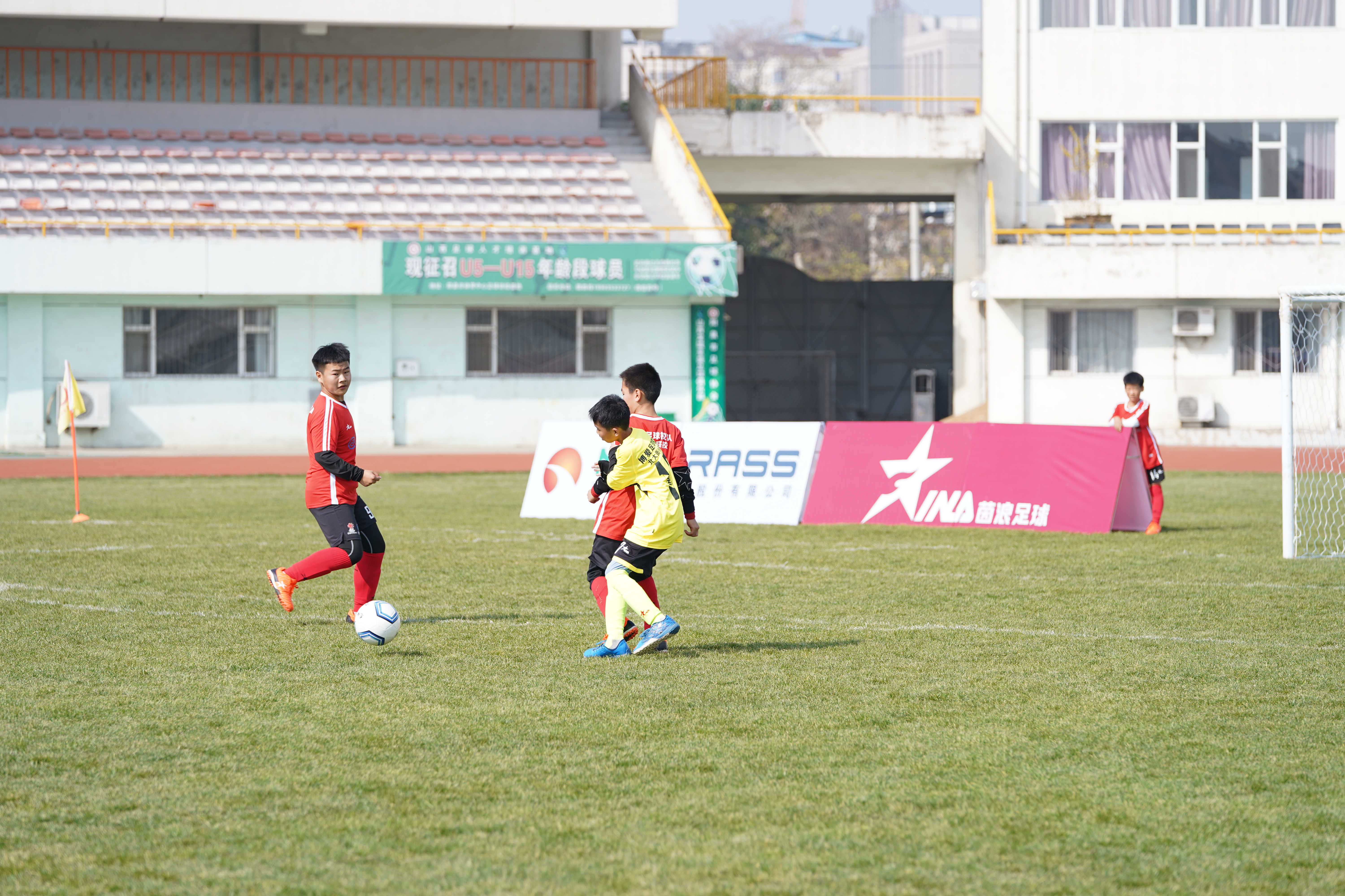 麦迪赞助“博爱杯”校际联赛，守护青少年绿茵梦想