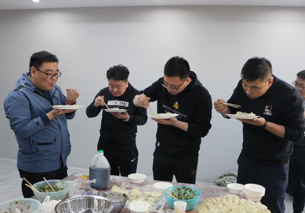 冬至┃麦迪人造草坪举办“情暖麦迪、爱满冬至”活动